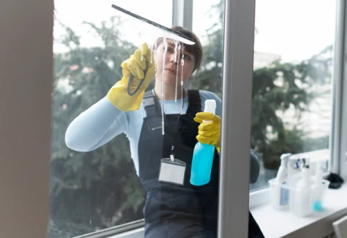 Nettoyage de vitres intérieures et extérieures à Correns